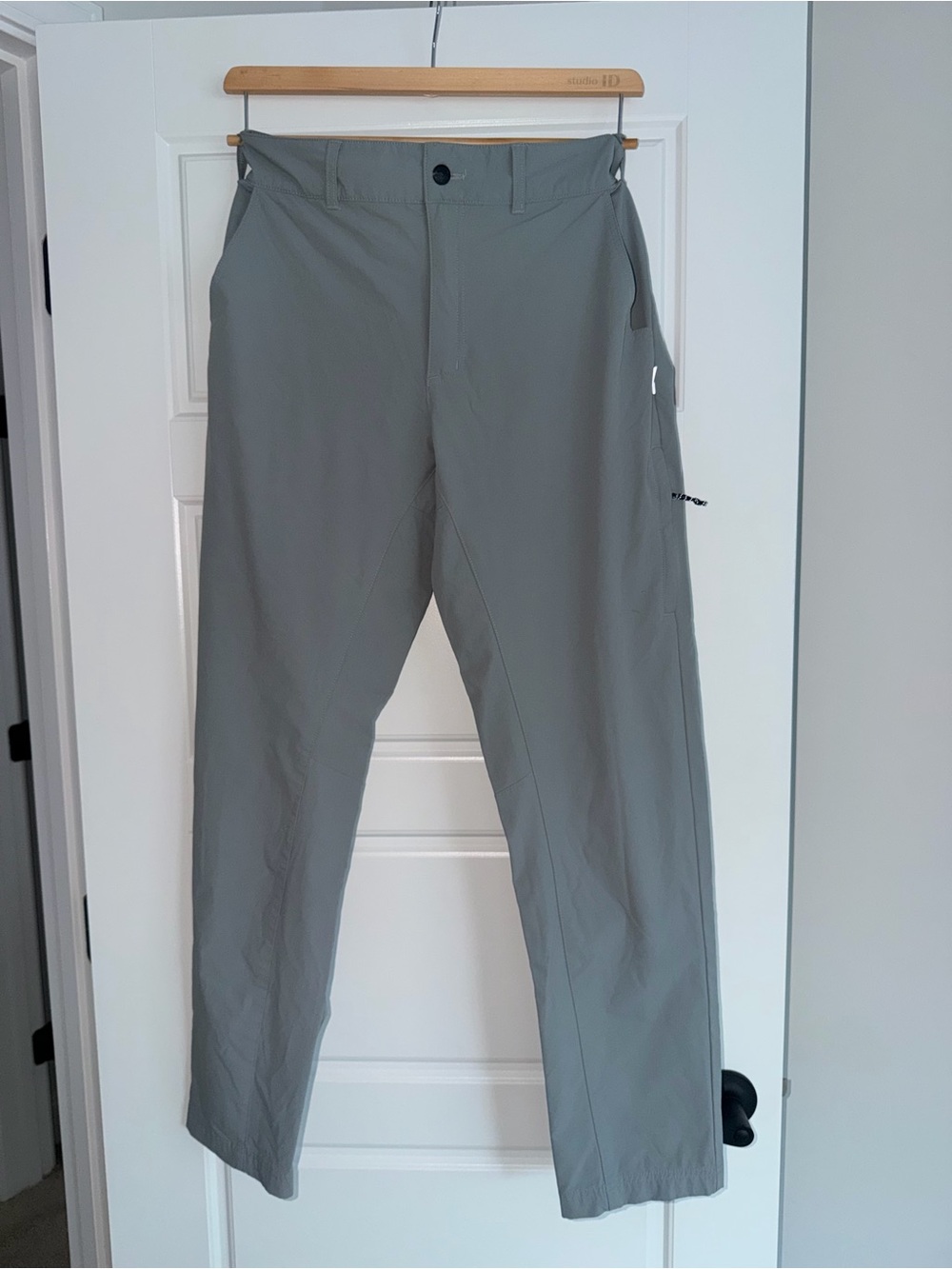 Magellan Outdoors Men's Light Gray Cargo Pants